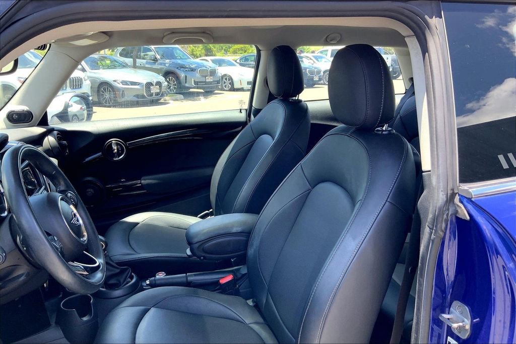 Used 2019 MINI Cooper 2-Door Hardtop w/ Signature Upholstery Package FWD image 22