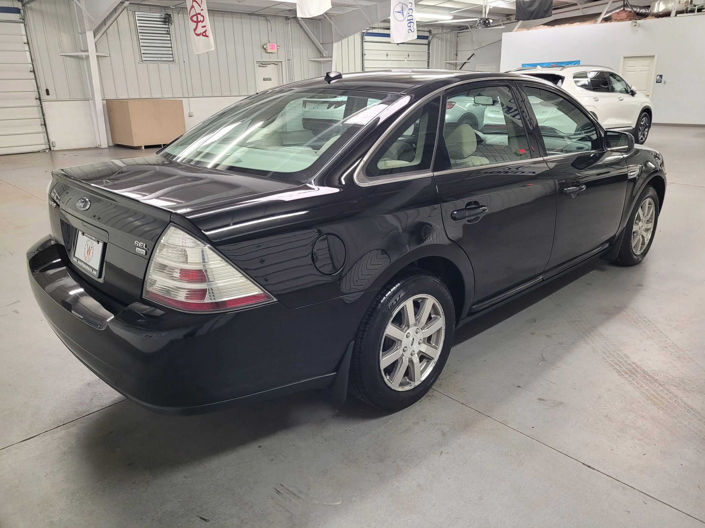 Used 2008 Ford Taurus SEL image 8