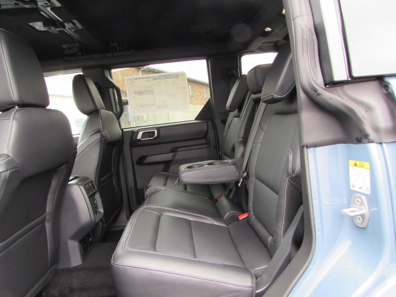 New 2025 Ford Bronco Outer Banks w/ Sasquatch Package AWD/4WD image 24