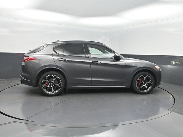 Used 2023 Alfa Romeo Stelvio Veloce AWD/4WD image 32