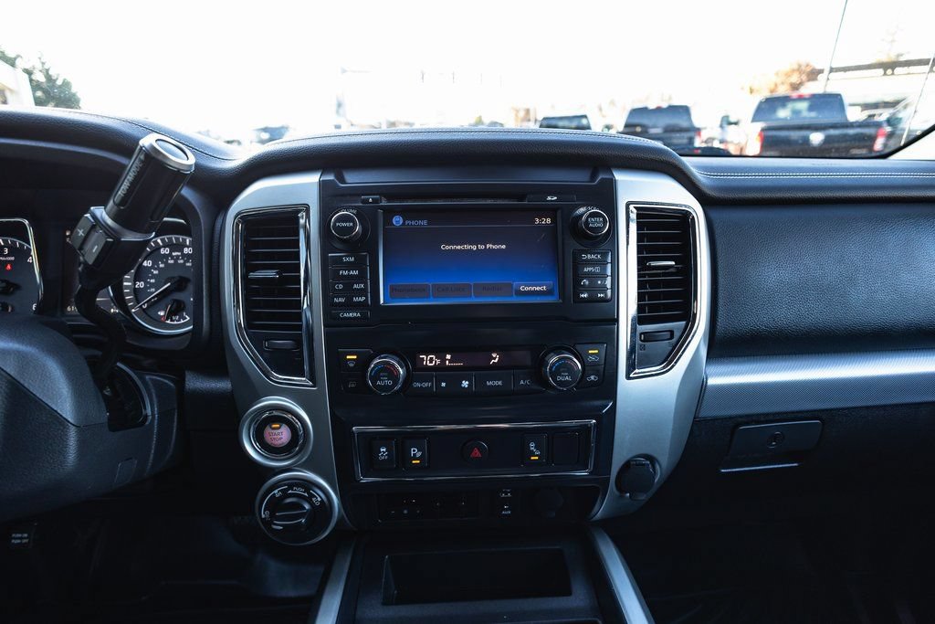 Used 2018 Nissan Titan PRO-4X AWD/4WD image 32