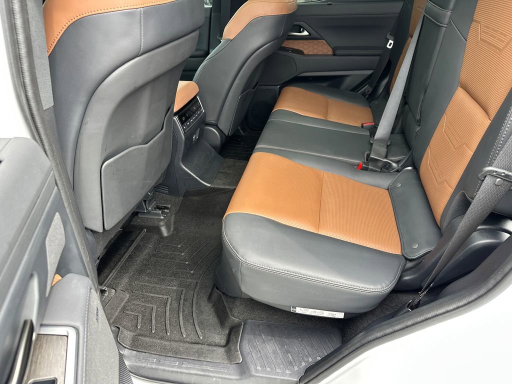 Used 2024 Lexus GX 550 w/ Accessory Package (Z1) image 19