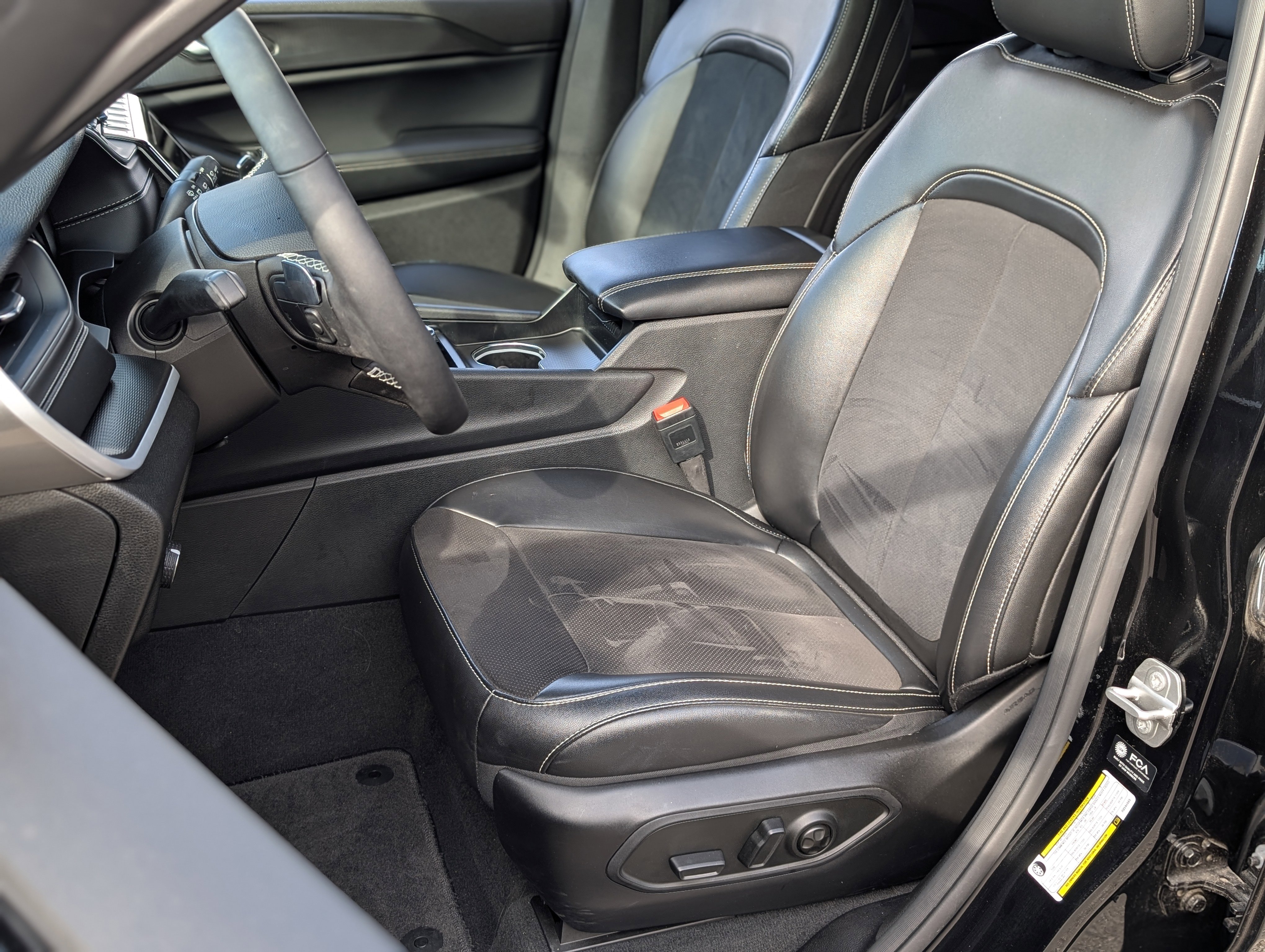 Used 2024 Jeep Grand Cherokee Altitude image 17