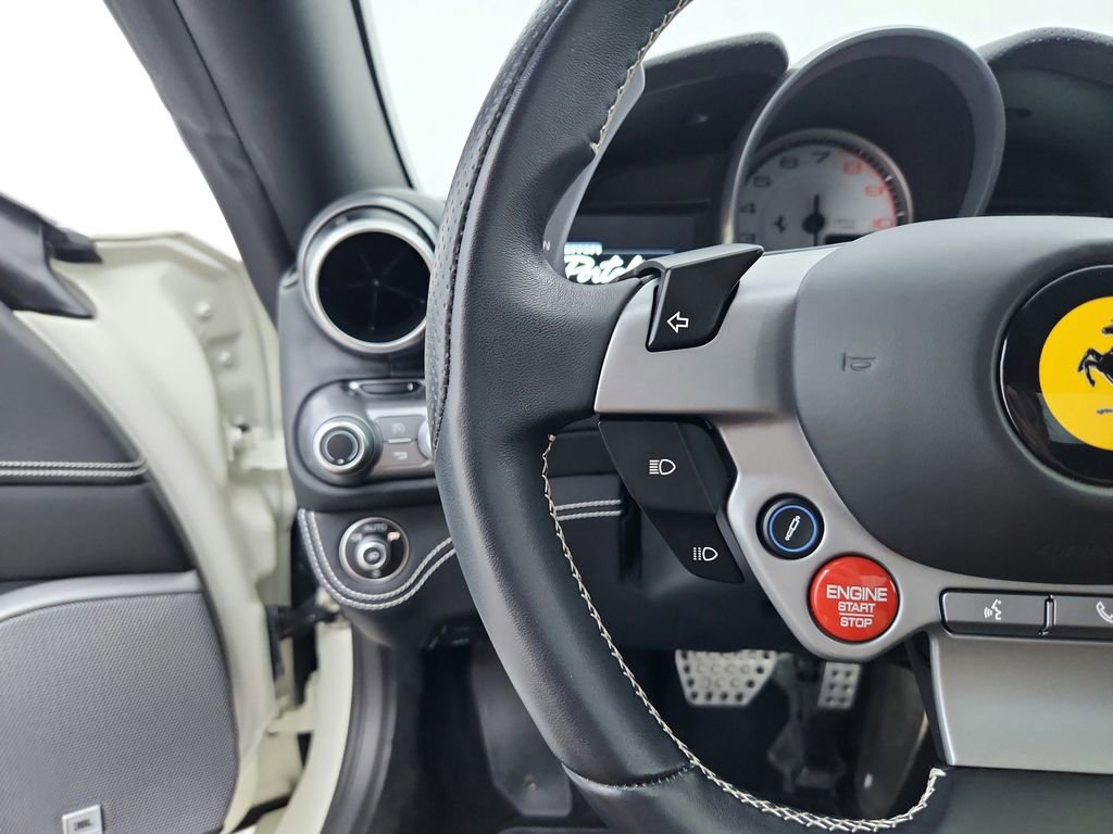 Used 2020 Ferrari Portofino Base image 27
