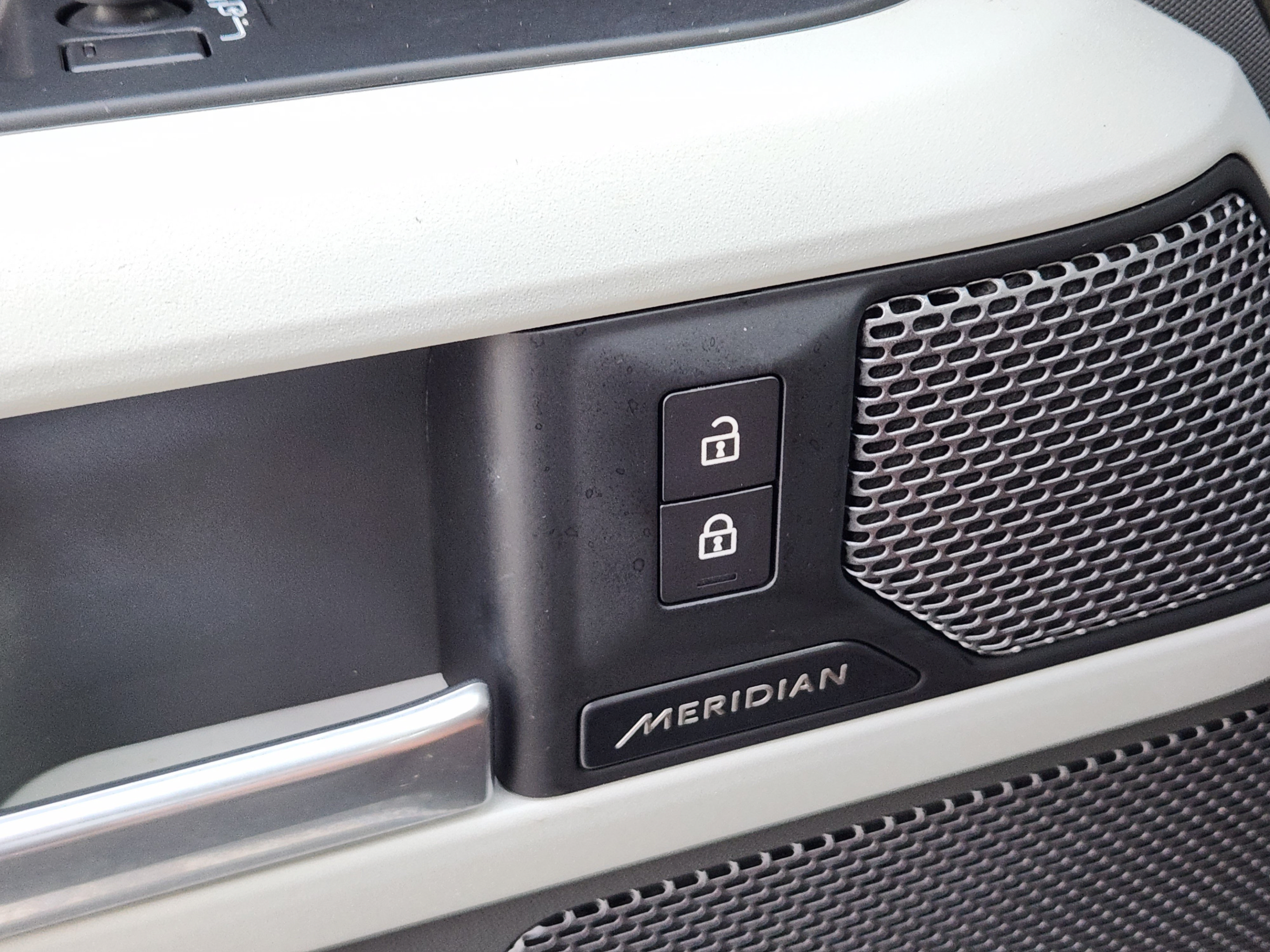 Certified 2023 Land Rover Defender 110 S AWD/4WD image 19