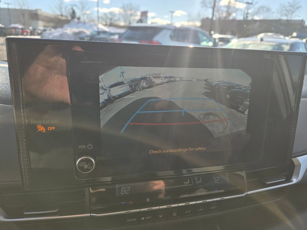 Used 2025 Toyota Sienna LE image 28