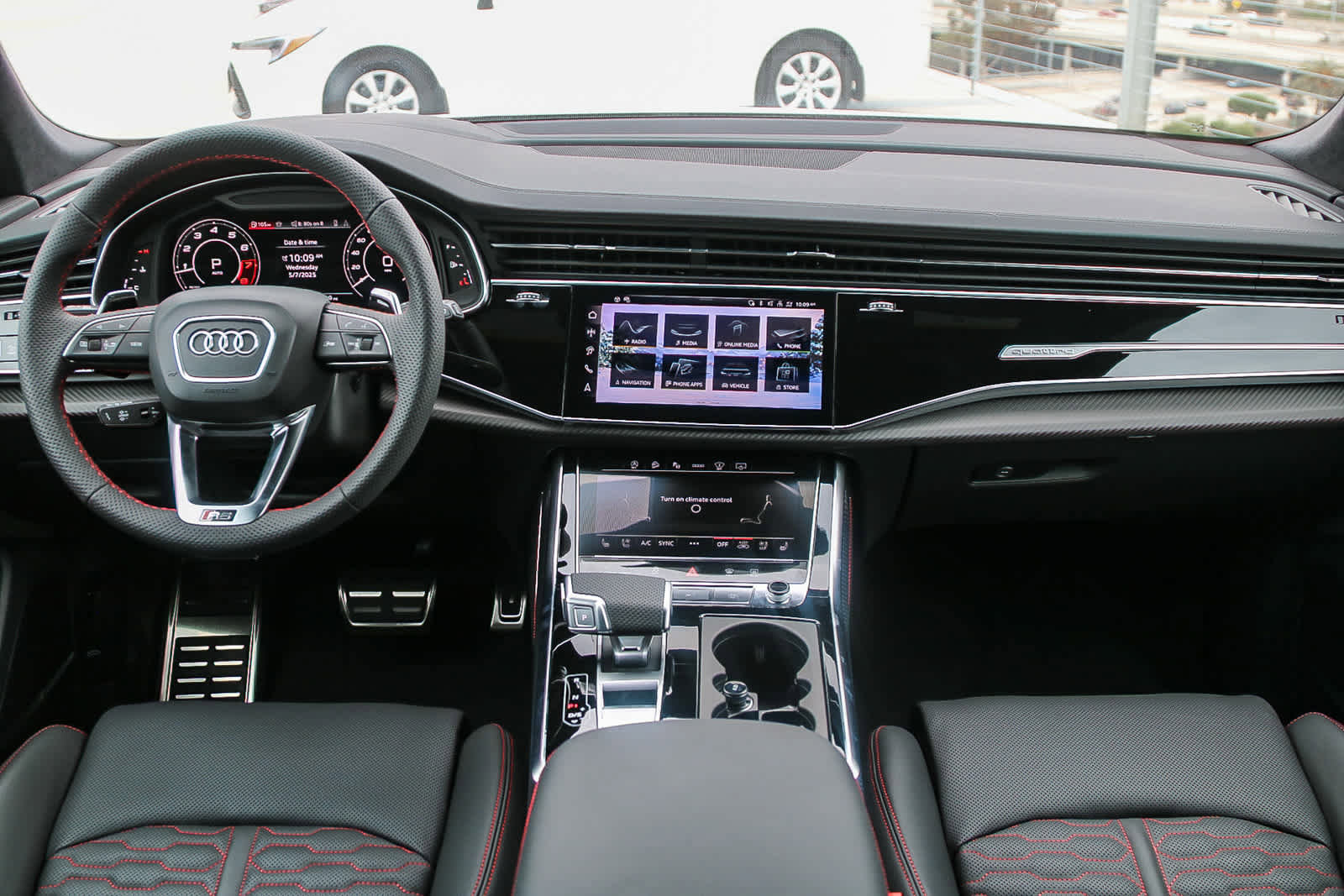 New 2025 Audi RS Q8 performance image 12