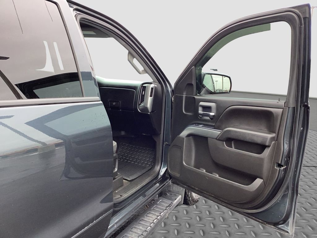 Used 2018 Chevrolet Silverado 1500 LT w/ All Star Edition image 17