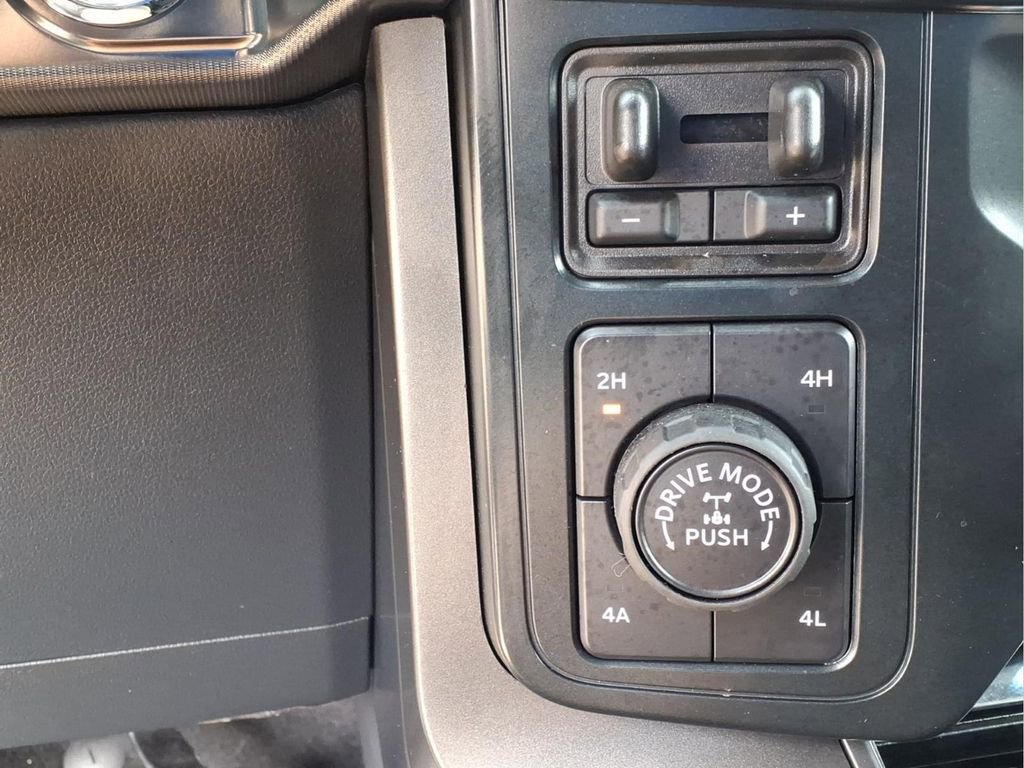 Used 2025 Ford F150 Lariat w/ Equipment Group 501A Mid image 17