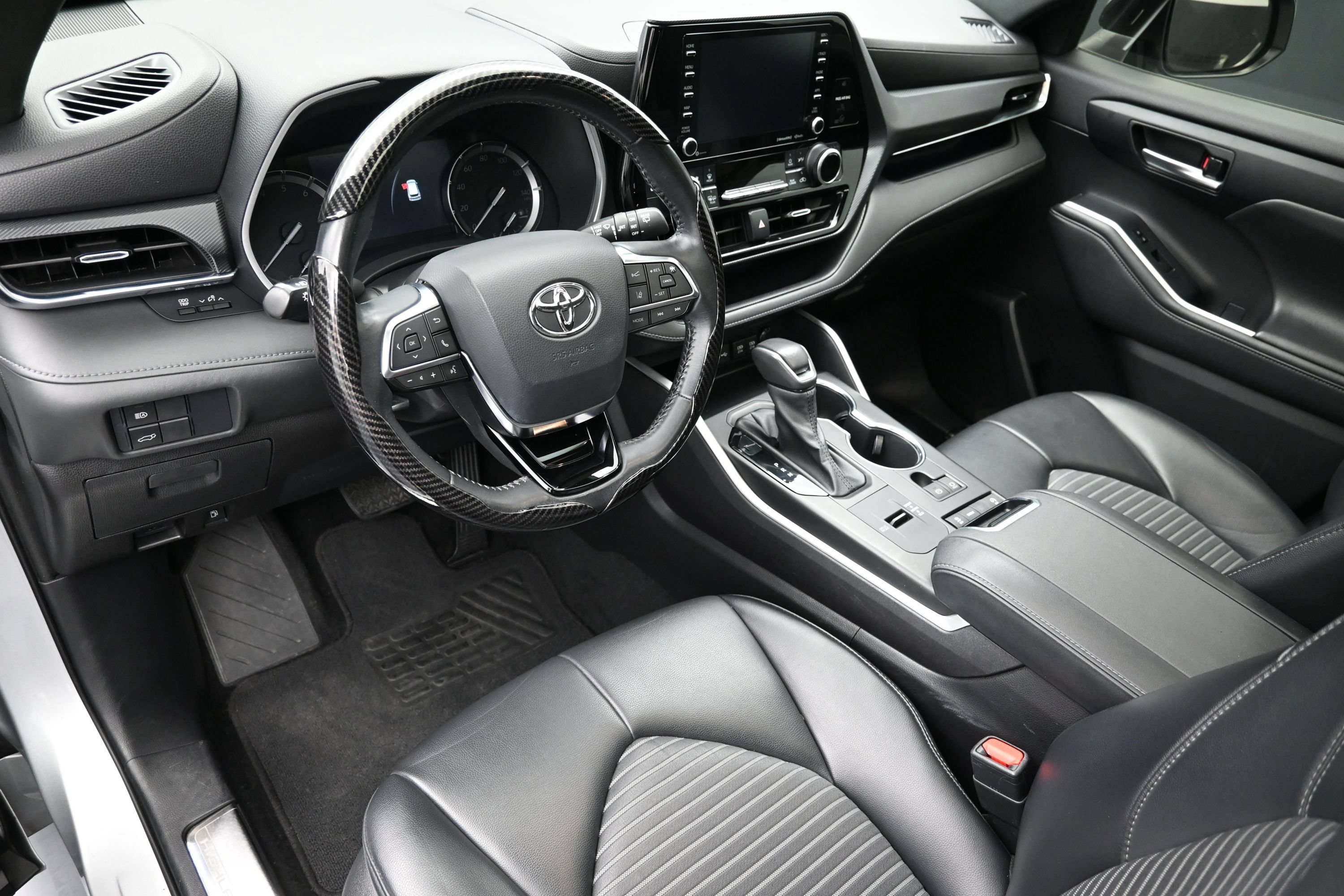 Used 2021 Toyota Highlander XSE FWD image 22