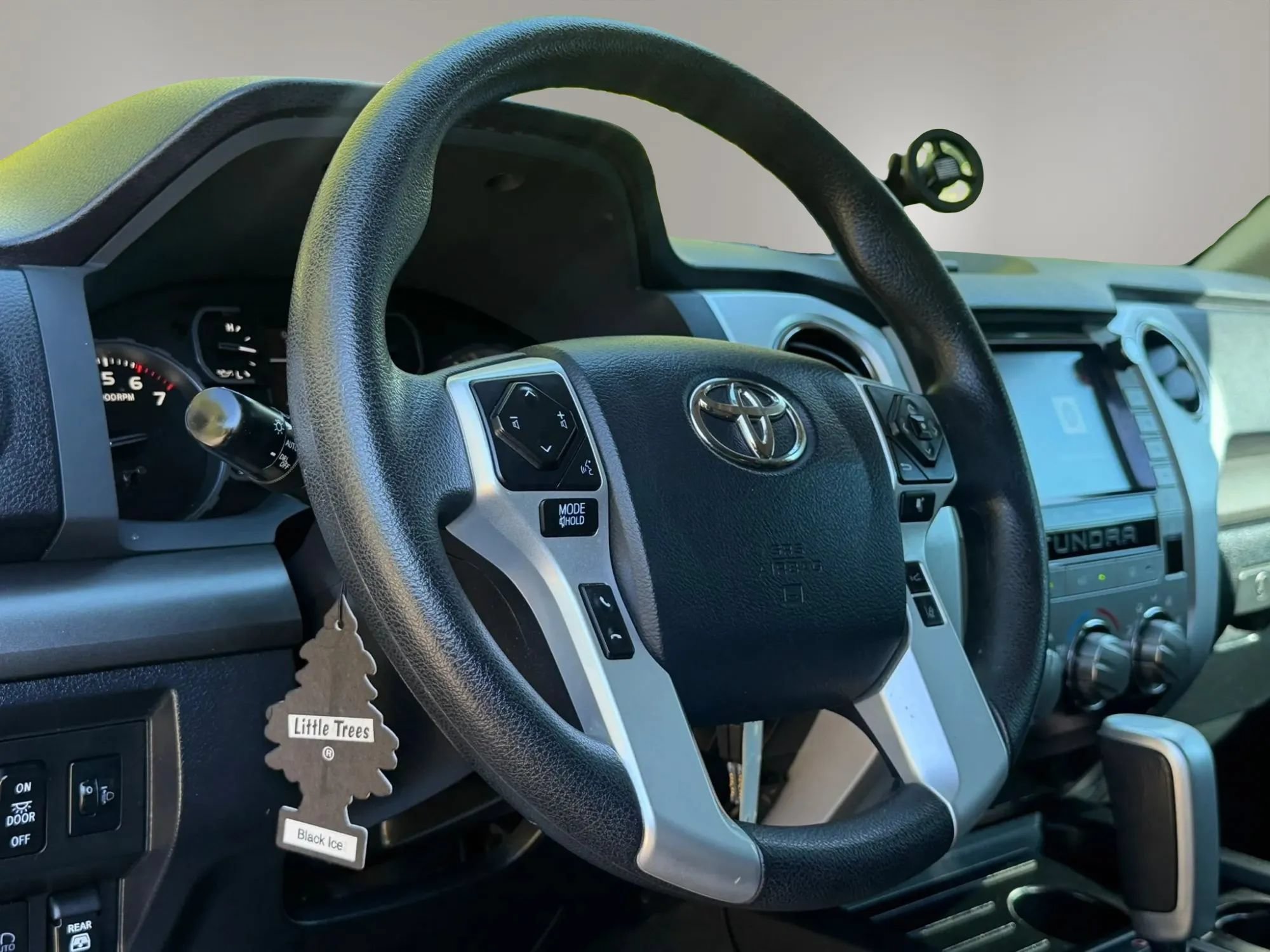 Used 2020 Toyota Tundra SR5 w/ SR5 Upgrade Package AWD/4WD image 18