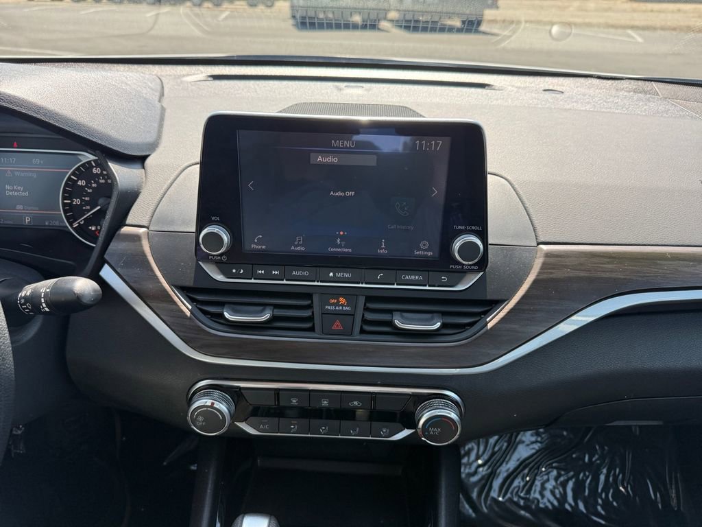 Used 2024 Nissan Altima 2.5 SV FWD image 21