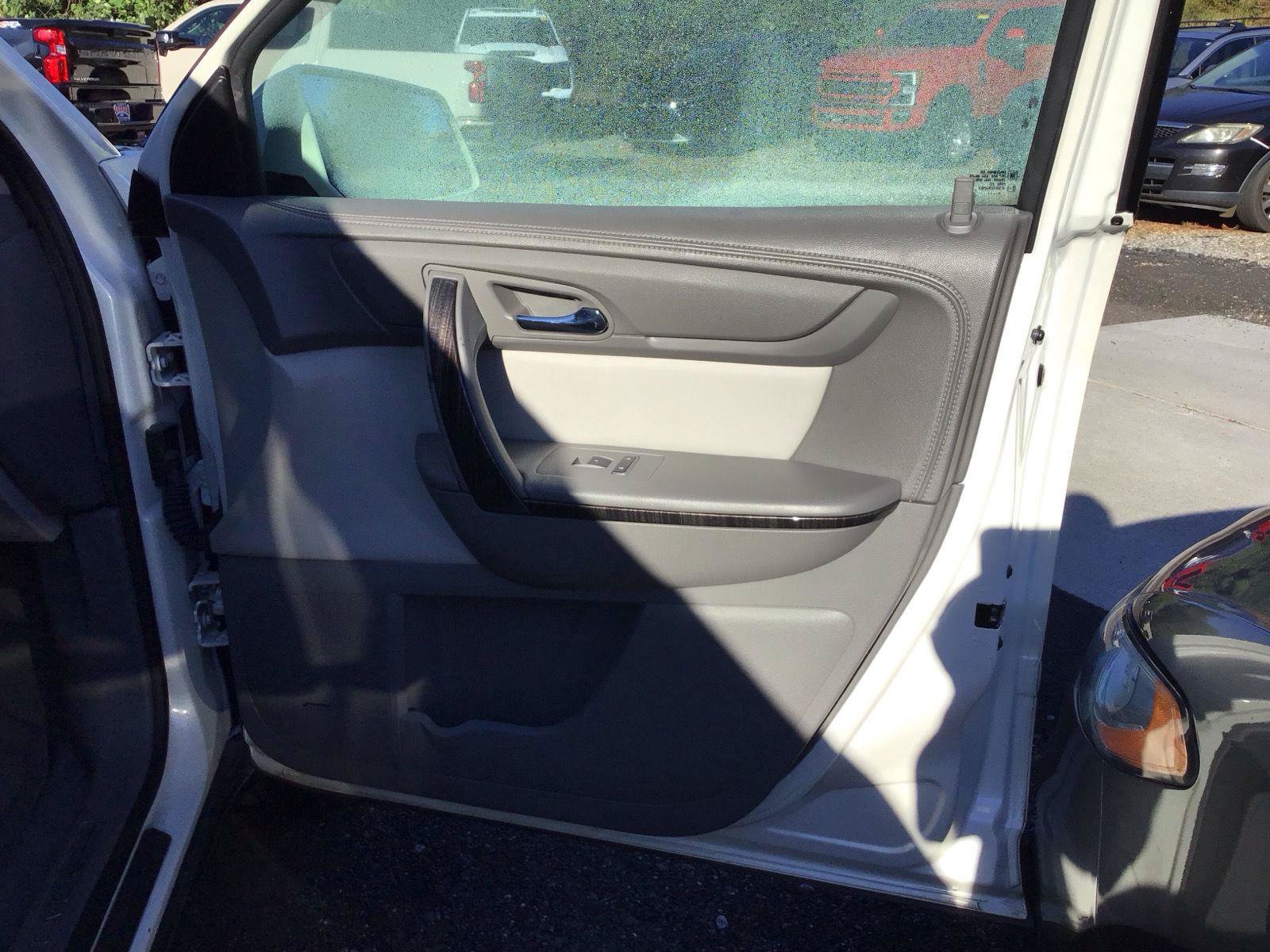 Used 2015 GMC Acadia SLT FWD image 9