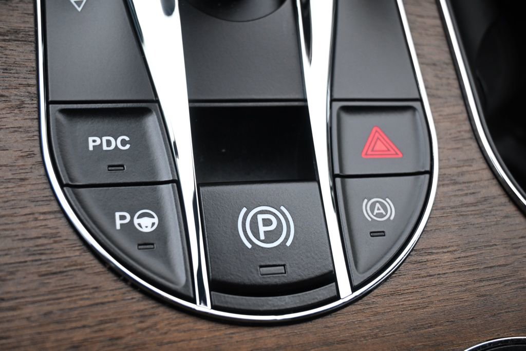 Used 2023 Bentley Bentayga image 38