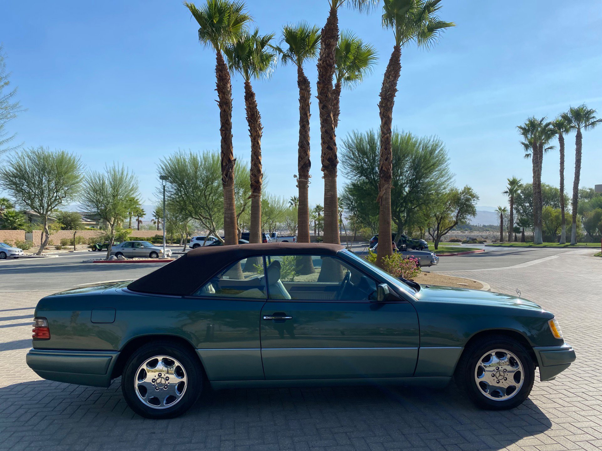 Used 1994 Mercedes-Benz E 320 Convertible image 10