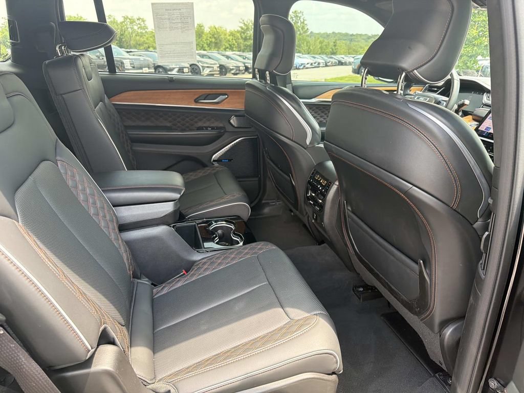 Used 2023 Jeep Grand Cherokee L Summit AWD/4WD image 27