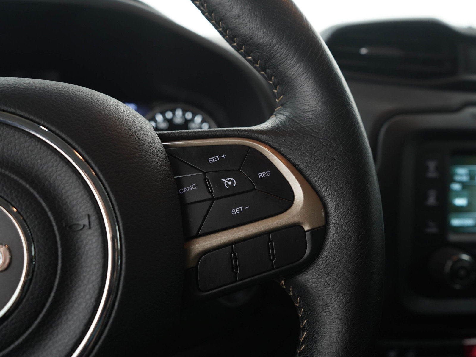 Used 2015 Jeep Renegade Limited AWD/4WD image 26