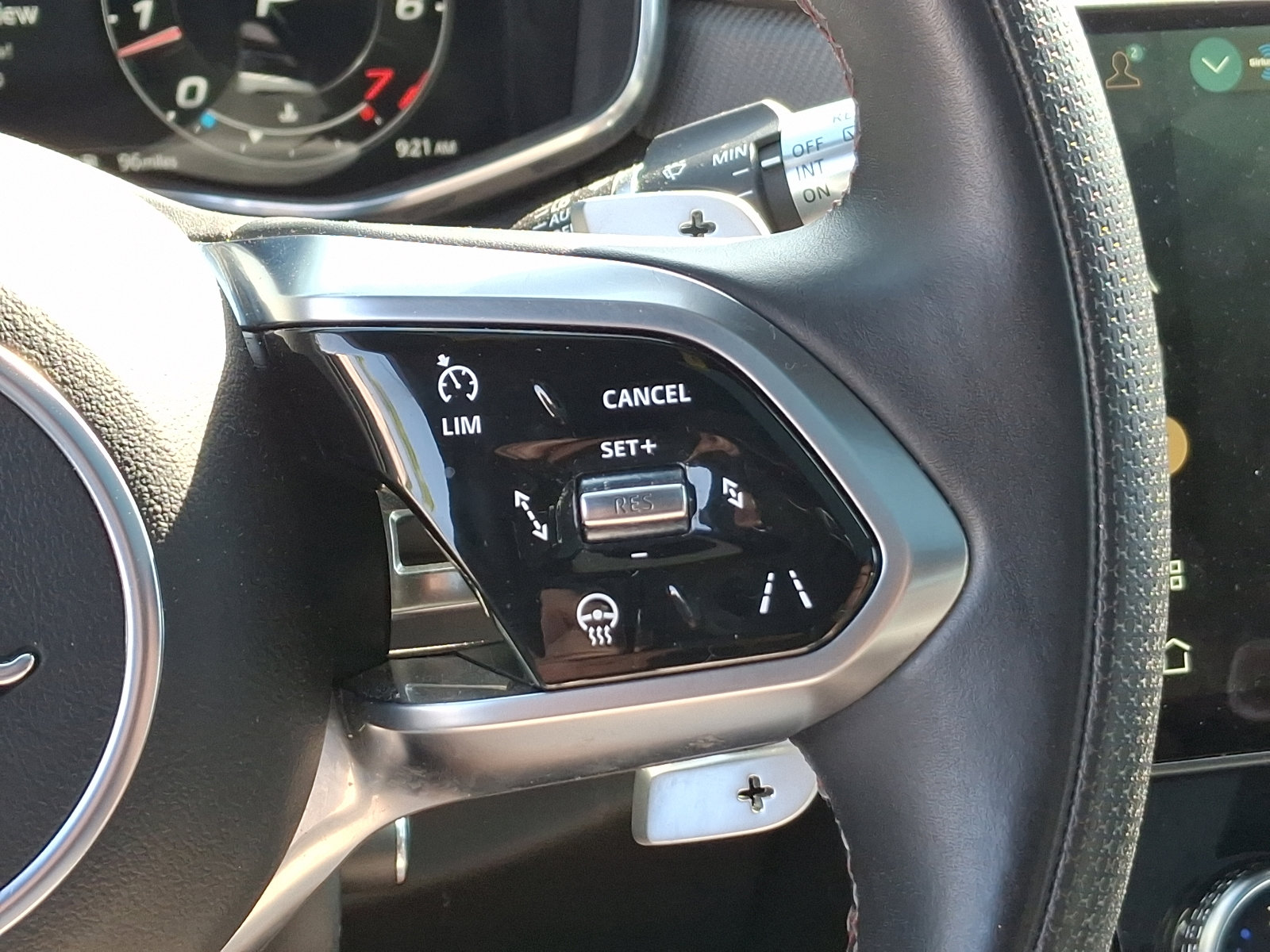 Used 2021 Jaguar F-PACE SVR image 23