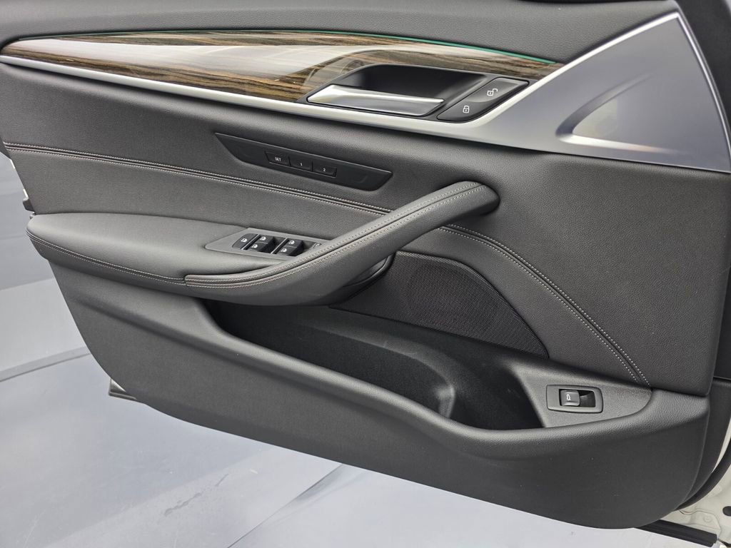 Used 2021 BMW 540i 540i w/ Convenience Package image 26