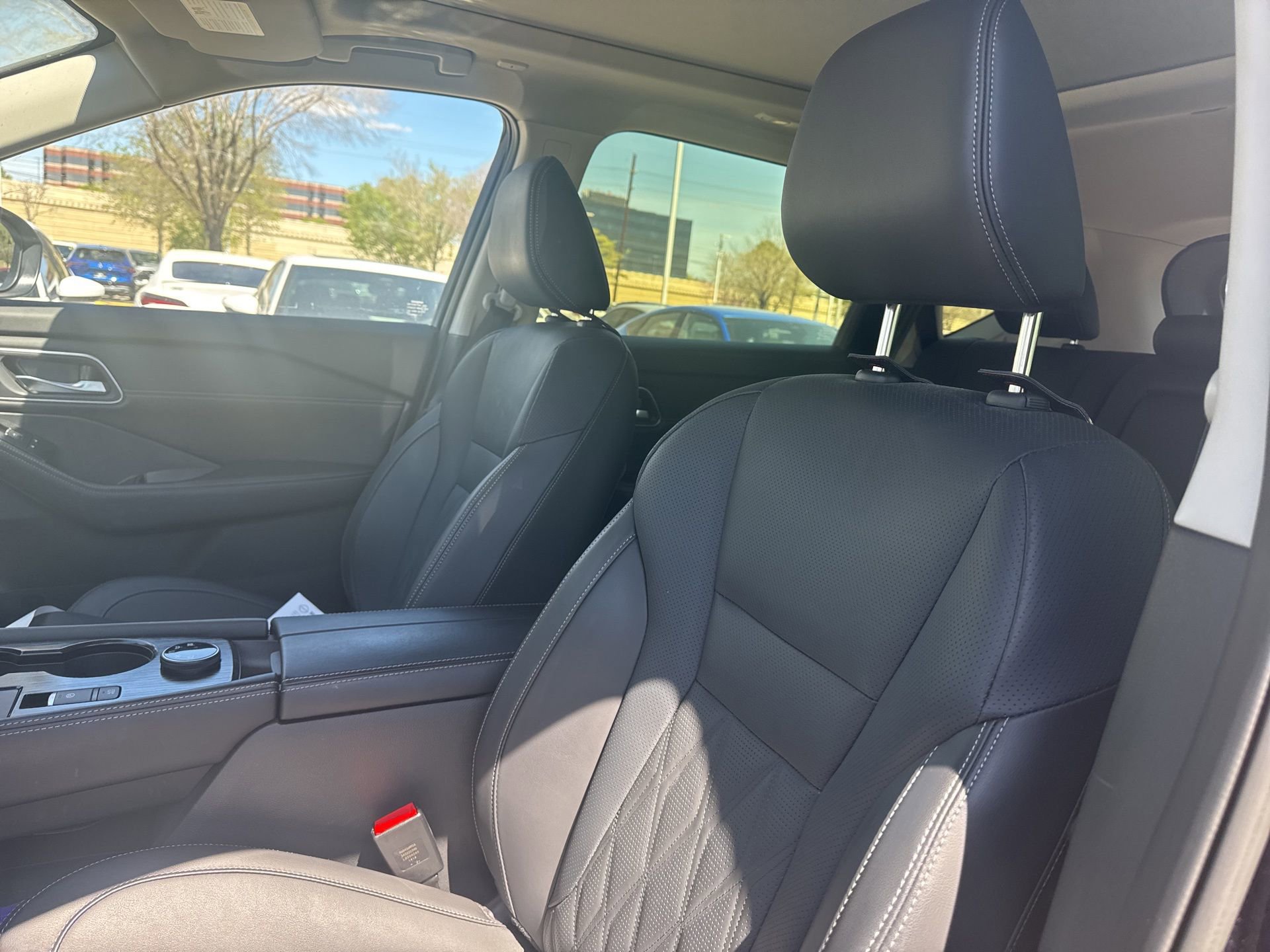 Used 2024 Nissan Rogue Platinum image 6