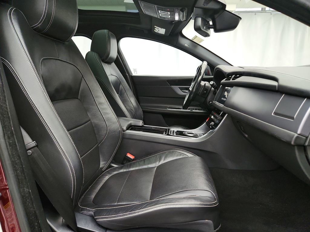 Used 2017 Jaguar XF R-Sport image 33