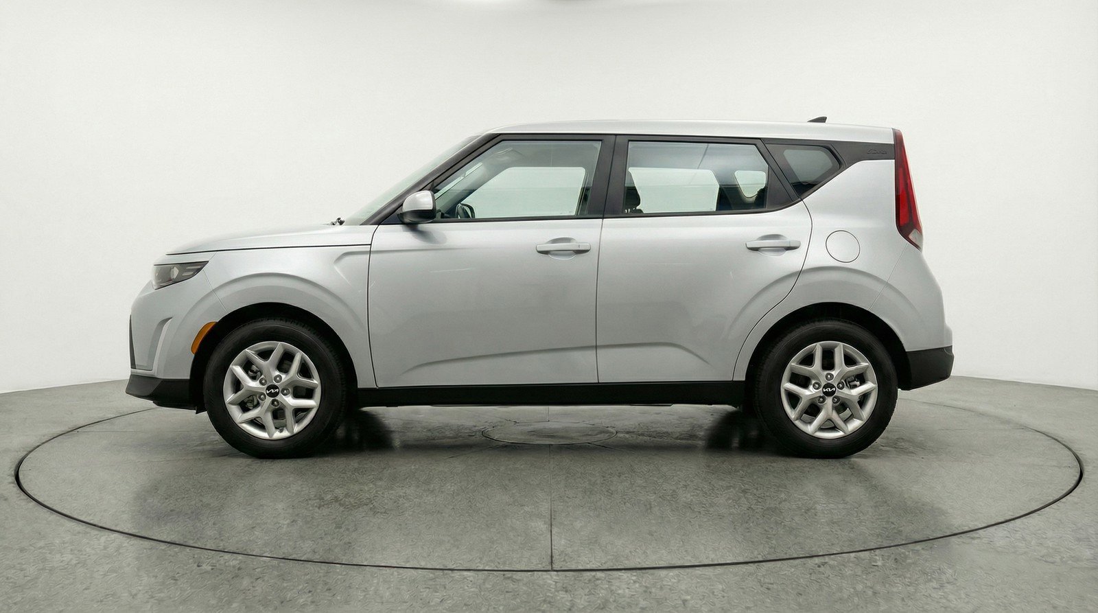 Used 2025 Kia Soul LX w/ LX Technology Package FWD image 5