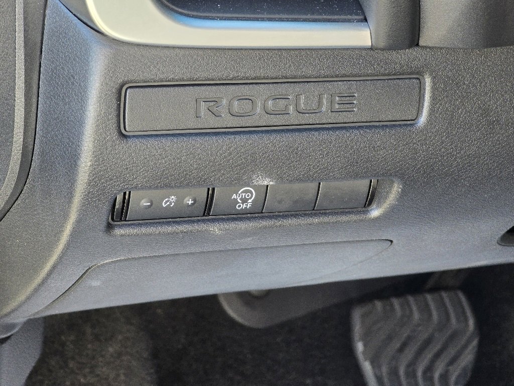 Used 2024 Nissan Rogue S image 8