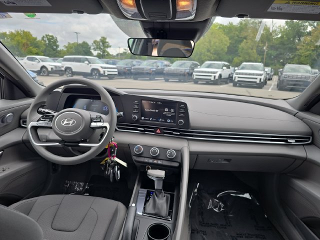 New 2026 Hyundai Elantra SE FWD image 15