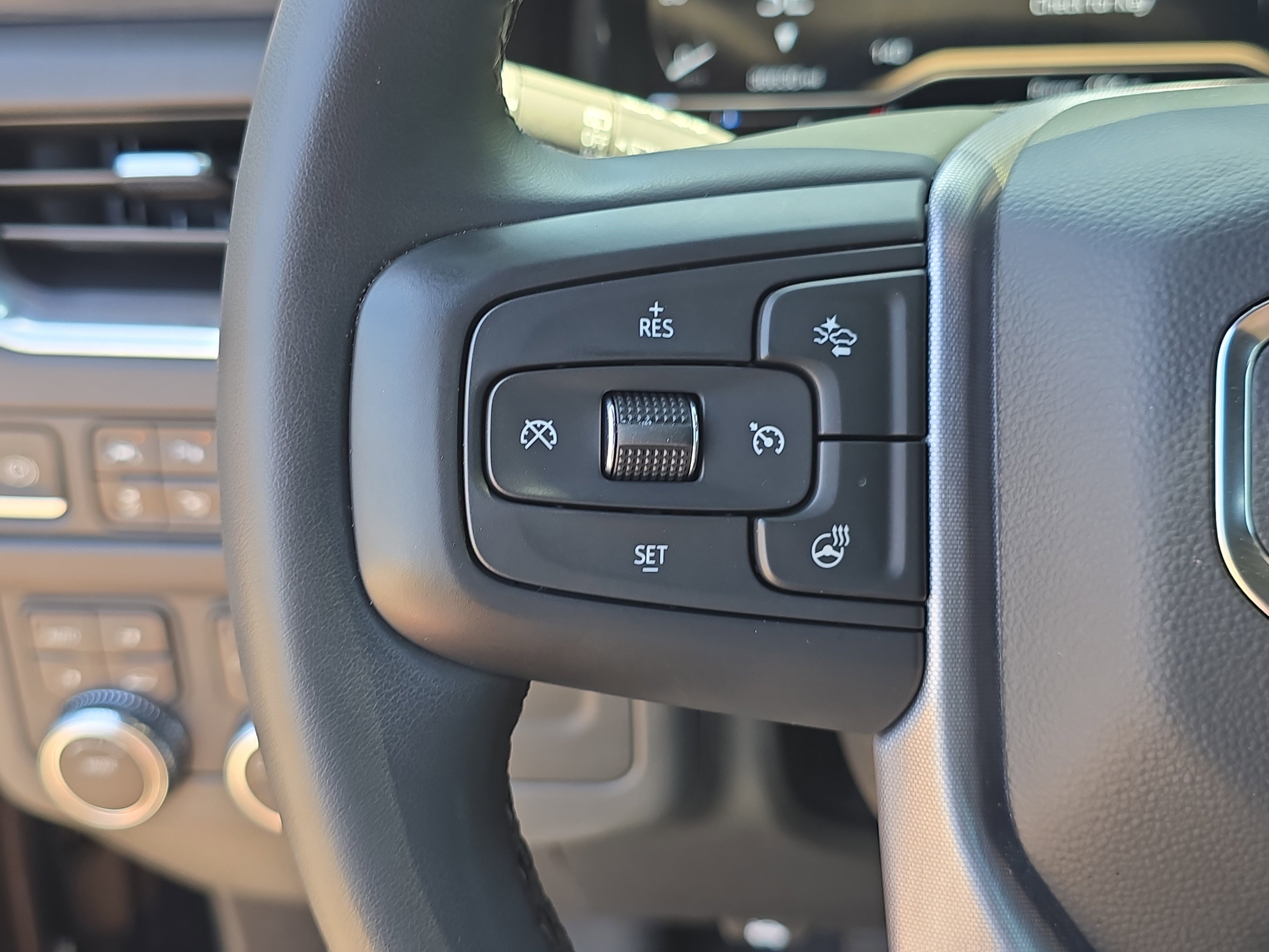 Used 2023 GMC Yukon SLT w/ SLT Luxury Package AWD/4WD image 33