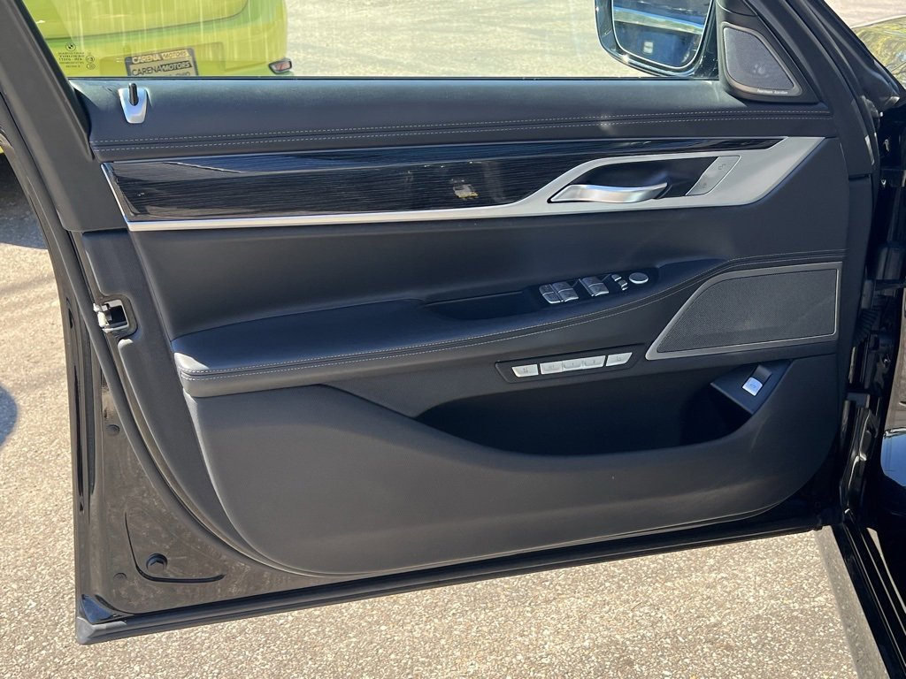 Used 2018 BMW 750i xDrive image 9