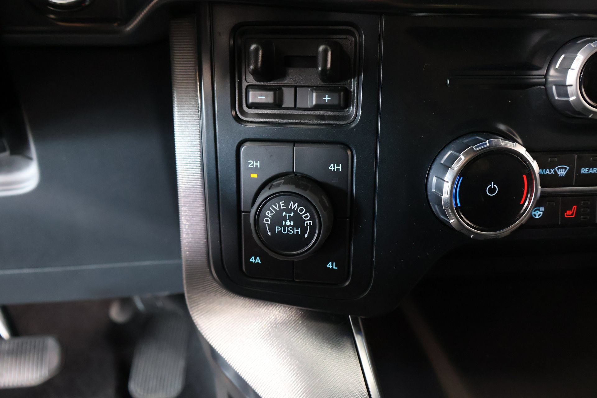 Used 2025 Ford F150 Platinum w/ FX4 Off-Road Package AWD/4WD image 9