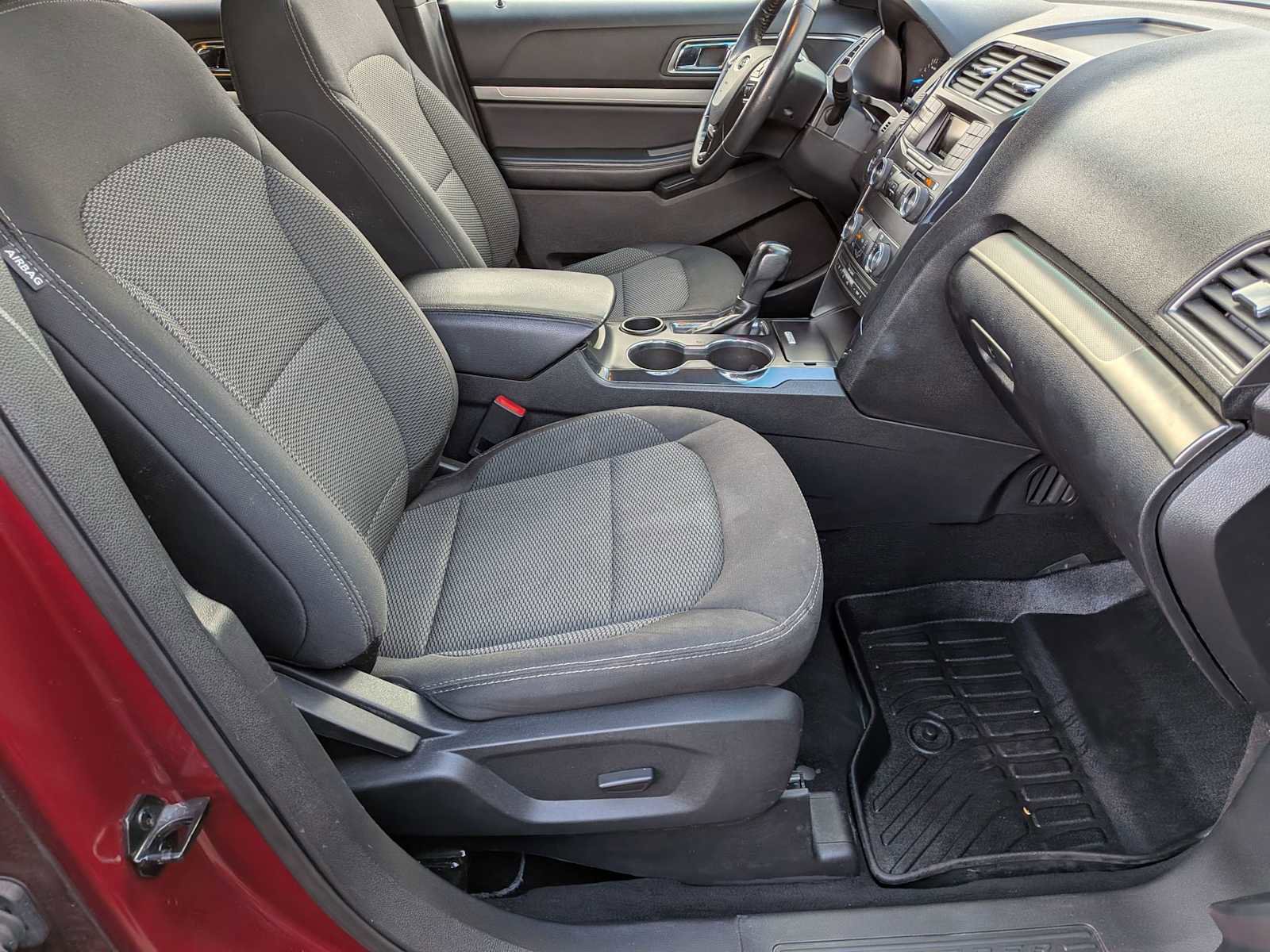 Used 2019 Ford Explorer XLT image 20