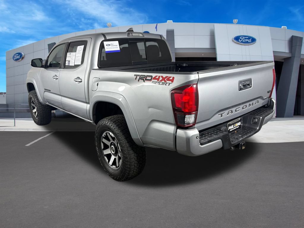 Used 2019 Toyota Tacoma TRD Sport w/ Technology Package AWD/4WD image 3