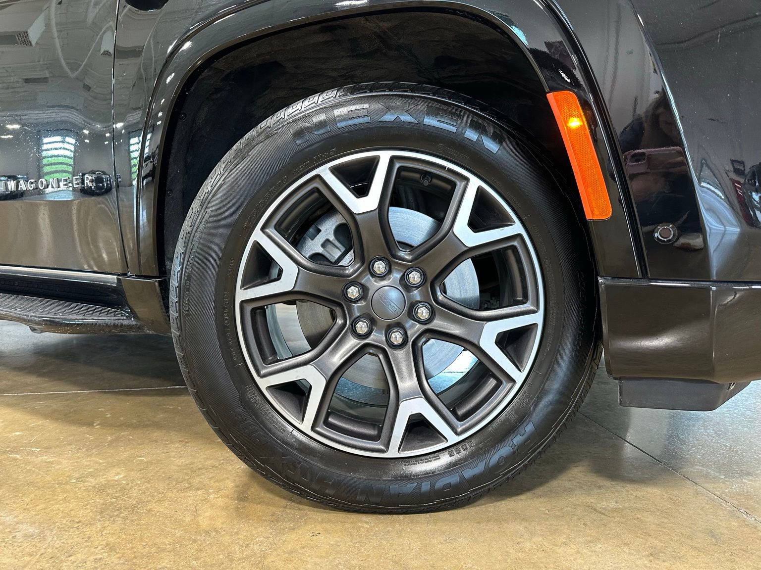 Used 2023 Jeep Wagoneer Series III w/ Preferred Equipment Group image 10