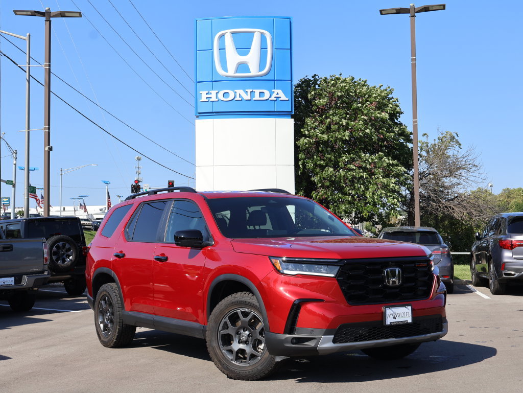 Certified 2025 Honda Pilot TrailSport image 1