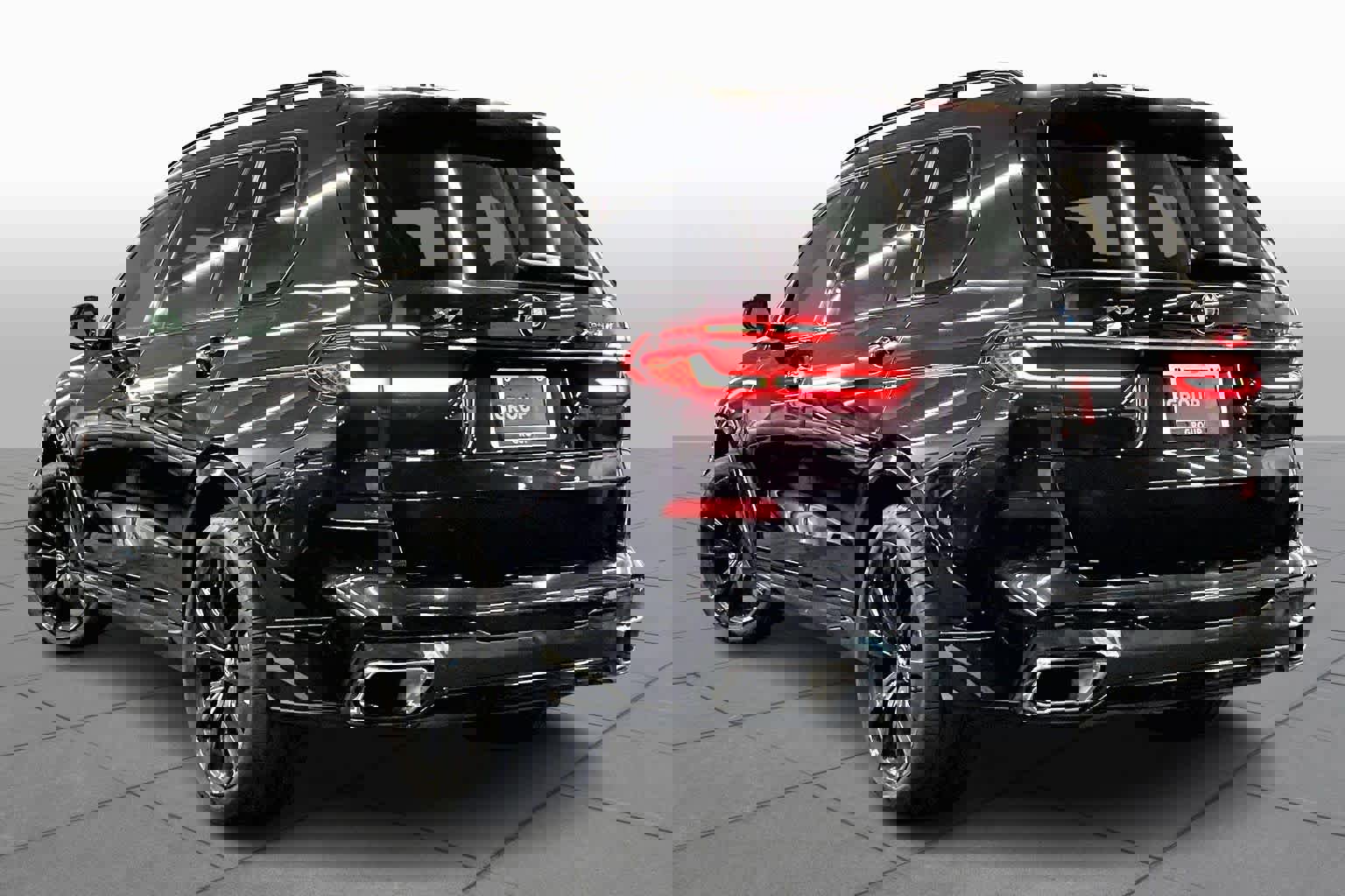 Used 2025 BMW X7 xDrive40i w/ M Sport Package image 11