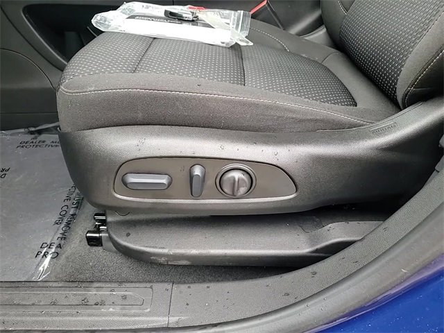 Used 2023 GMC Acadia SLE w/ Driver Convenience Package image 13