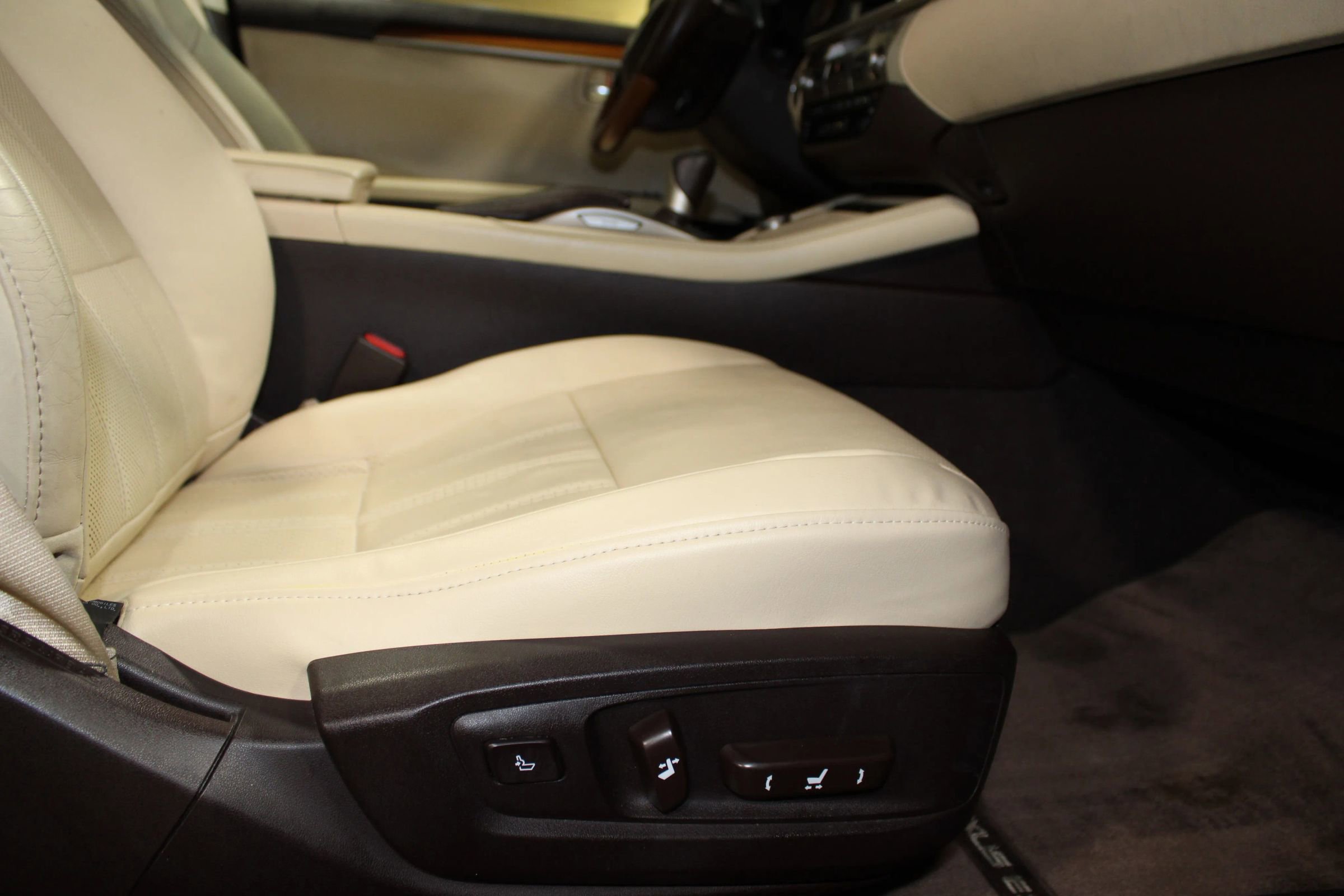 Used 2016 Lexus ES 300h w/ Luxury Package w/Wood Trim FWD image 30