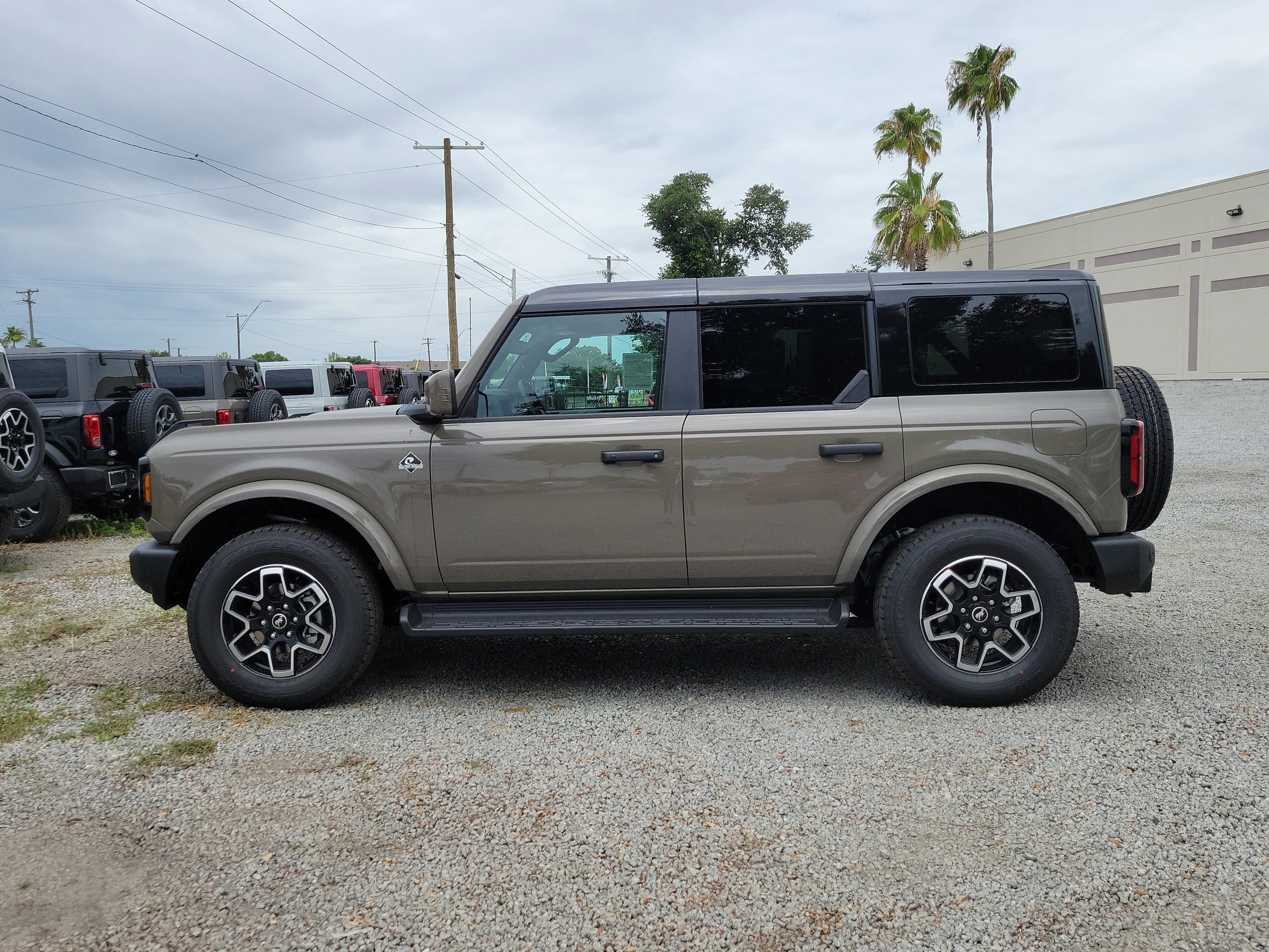 New 2026 Ford Bronco Outer Banks AWD/4WD image 6