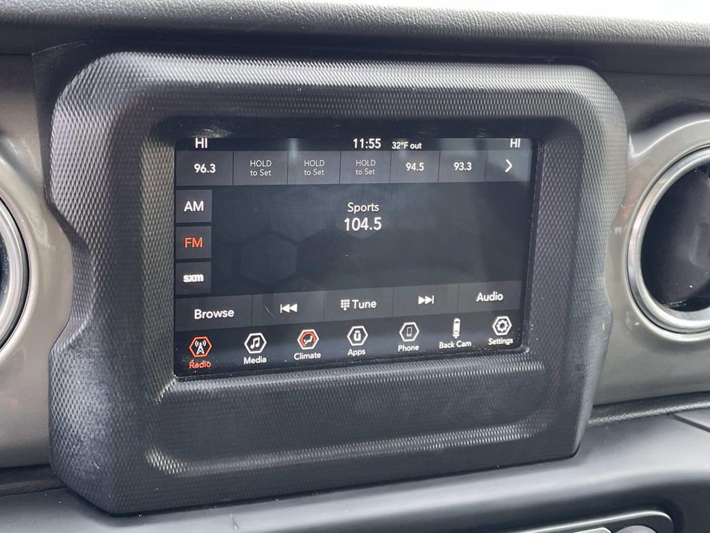 Used 2019 Jeep Wrangler Unlimited Sahara image 25