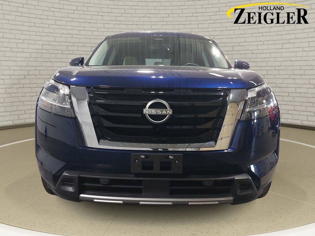 Used 2023 Nissan Pathfinder SL image 2