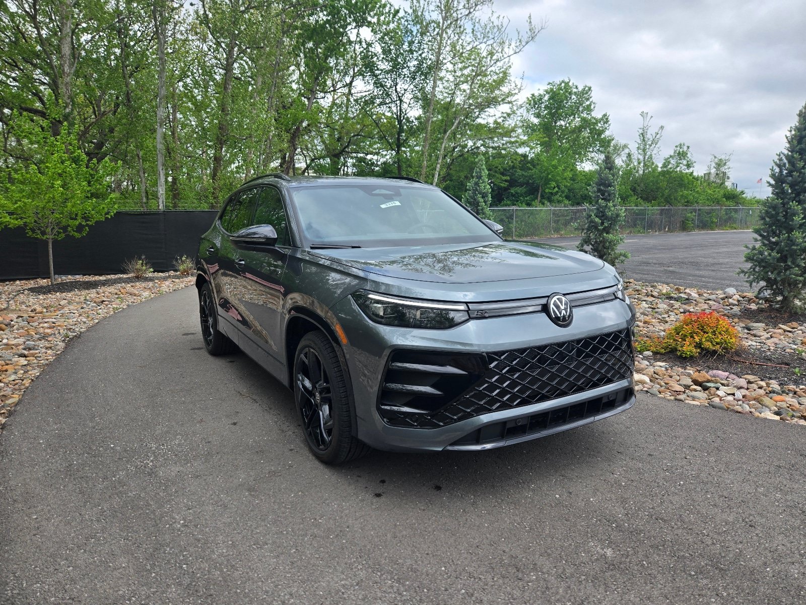New 2026 Volkswagen Tiguan SE R-Line FWD image 7
