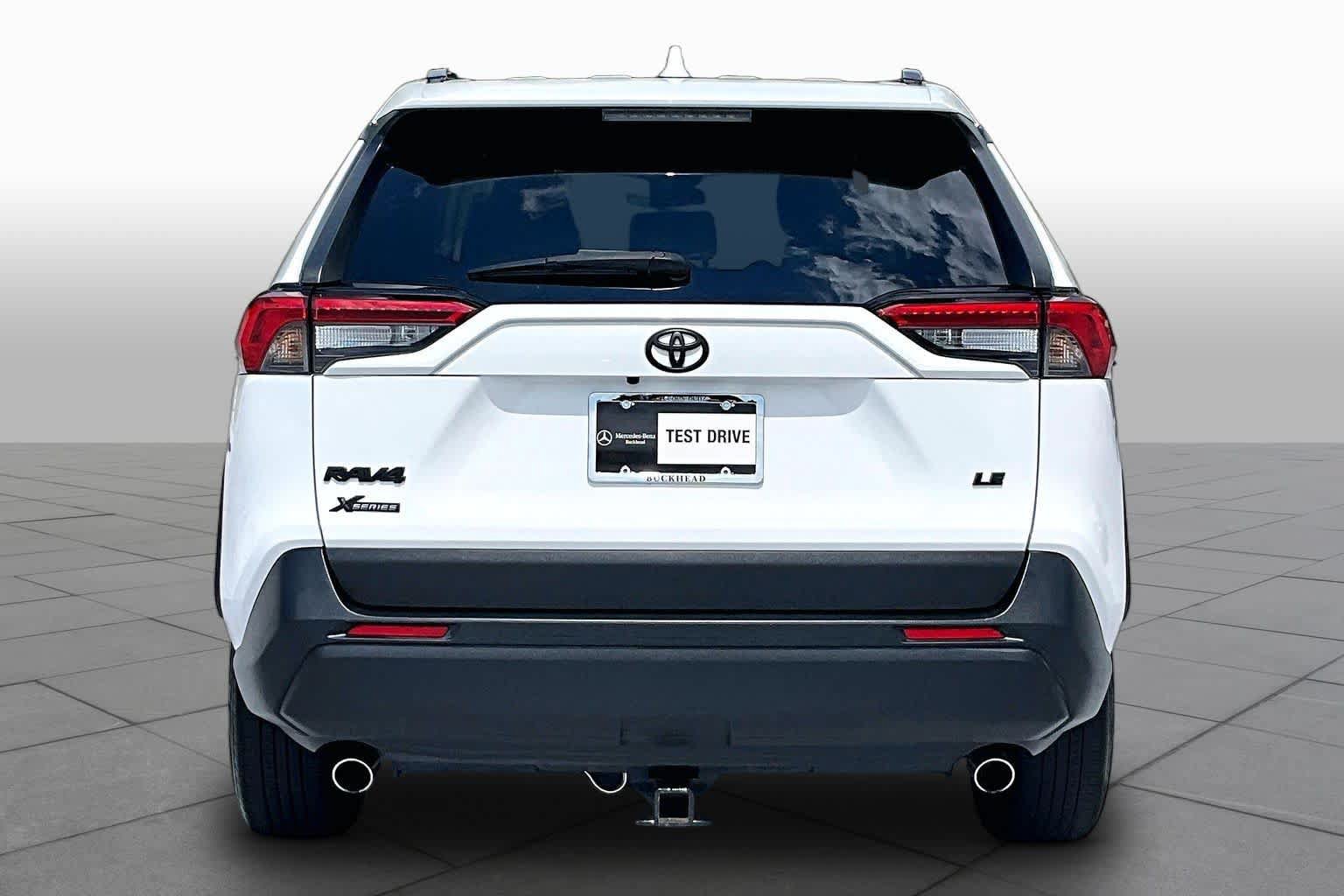 Used 2021 Toyota RAV4 LE FWD image 5