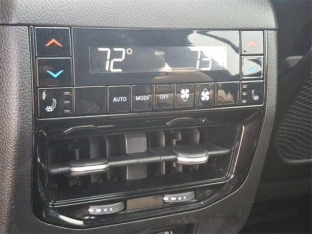 Used 2023 Jeep Grand Cherokee L Summit w/ Luxury Tech Group V image 11