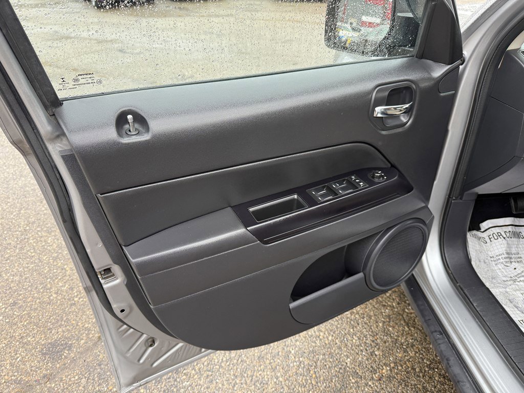 Used 2016 Jeep Patriot 75th Anniversary w/ Power Value Group image 11