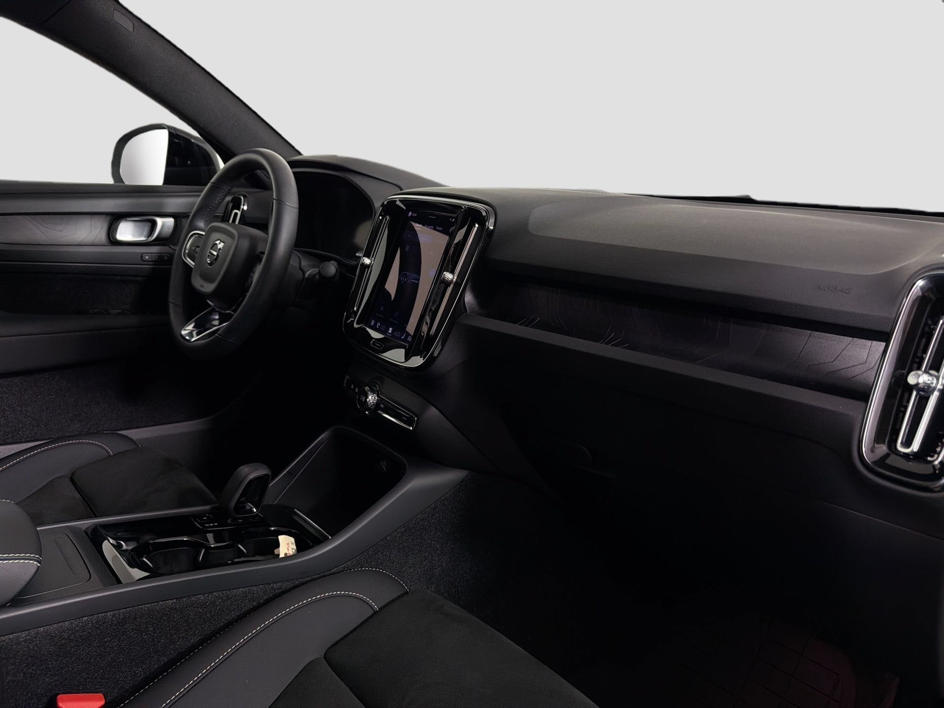 Certified 2023 Volvo C40 P8 Recharge Ultimate w/ Protection Package Premier AWD/4WD image 29