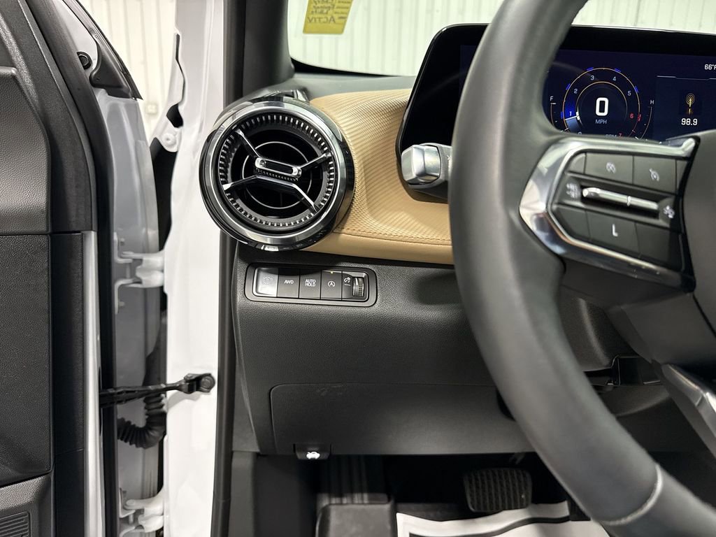 Used 2025 Chevrolet Equinox ACTIV image 18