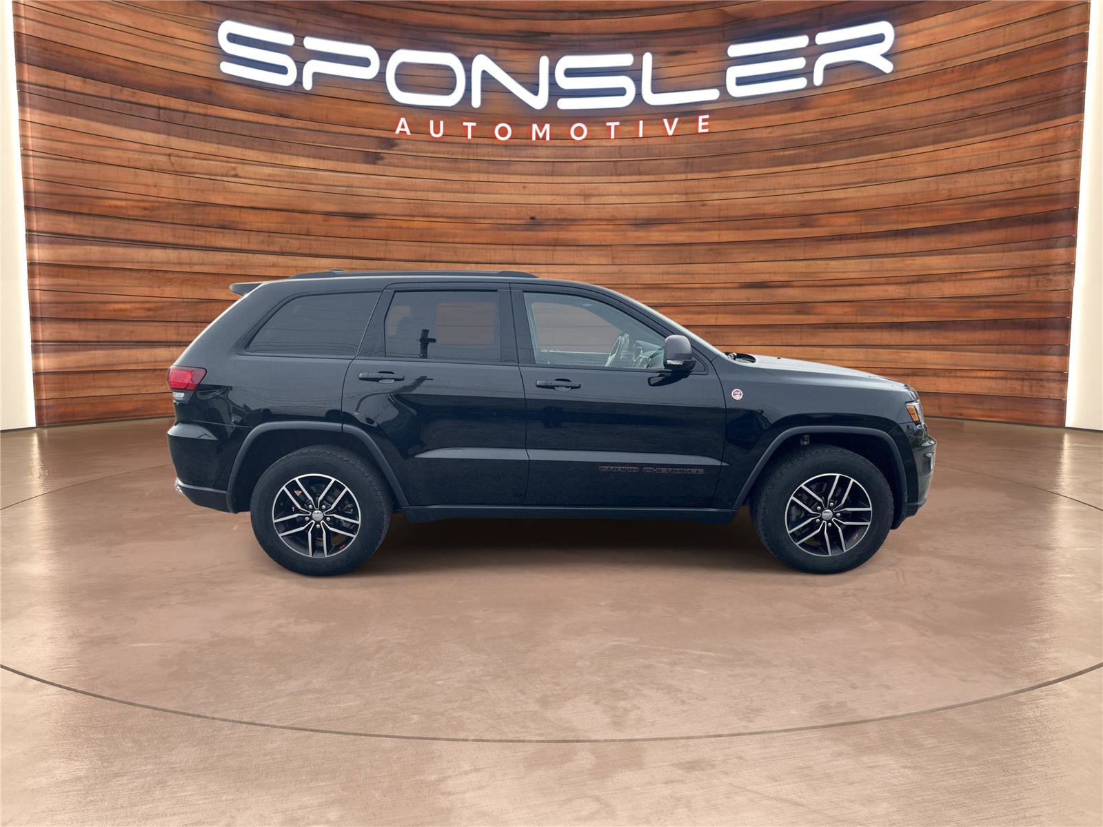 Used 2017 Jeep Grand Cherokee Trailhawk image 8
