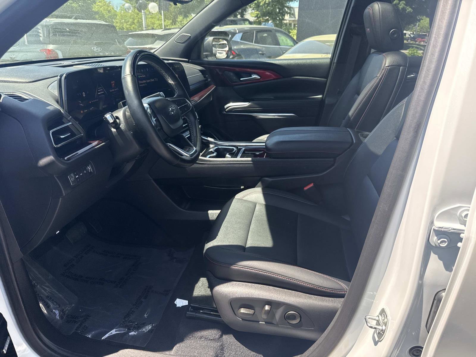Used 2025 Chevrolet Traverse Z71 w/ Enhanced Driving Package AWD/4WD image 22