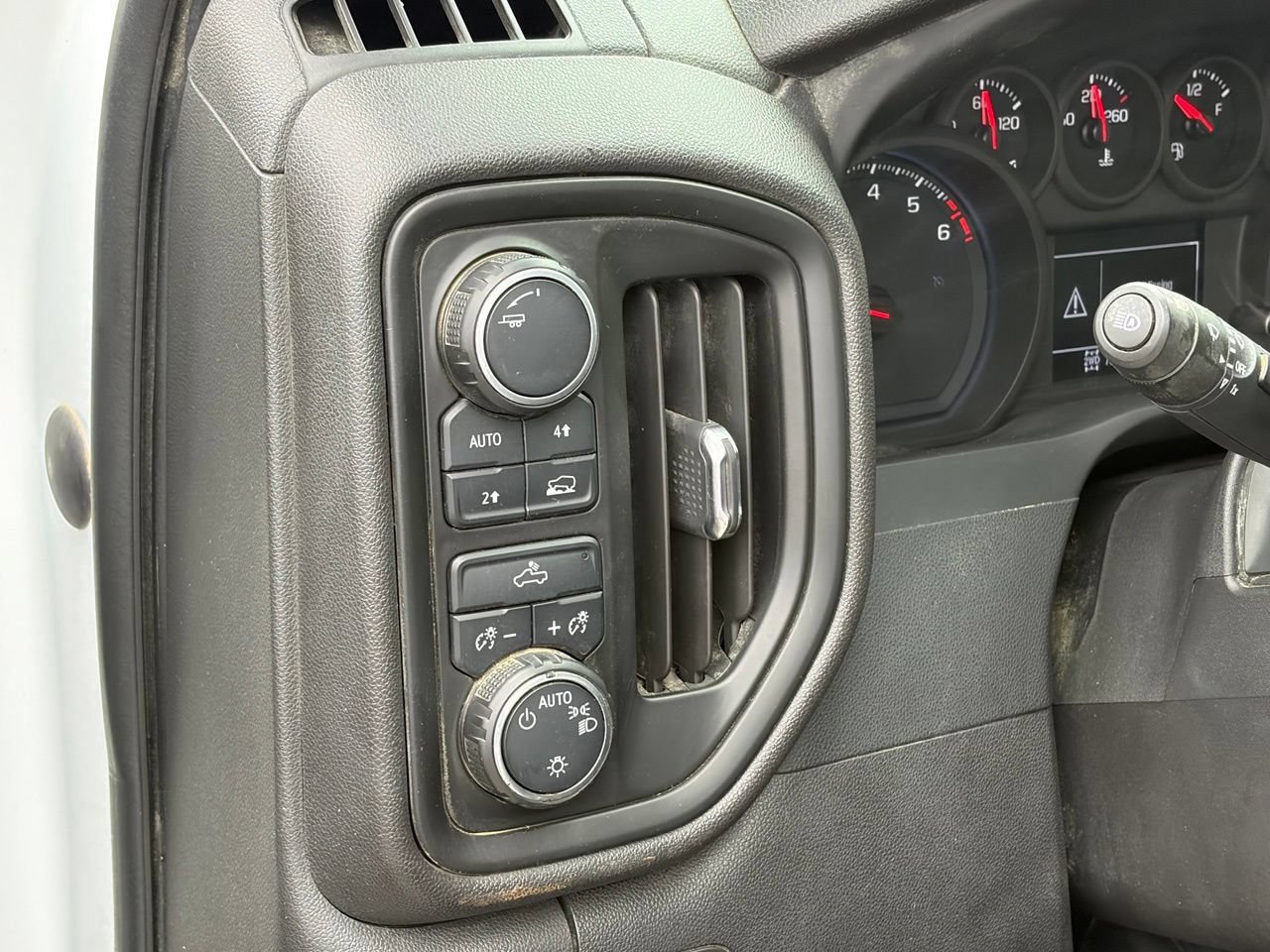Used 2022 Chevrolet Silverado 1500 W/T w/ WT Value Package AWD/4WD image 8